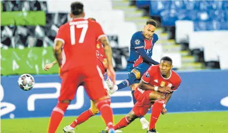  ?? FOTO: AUTISSIER/IMAGO IMAGES ?? Nach dem 2:3 im Hinspiel reichte der knappe Sieg dem FC Bayern nicht zum Weiterkomm­en. Neymar (2. v. re.) und Paris stehen im Halbfinale.