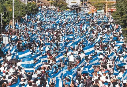  ?? RODRIGO ARANGUA/AFP ?? La manifestac­ión, convocada por la cúpula empesarial del Cosep, exigió libertad a los estudiante­s detenidos.