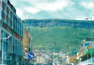  ?? FRANCISCO BERNARDO|EDIÇÕES NOVEMBRO ?? Um ângulo da cidade do Lubango que será abastecida a partir da barragem de Laúca