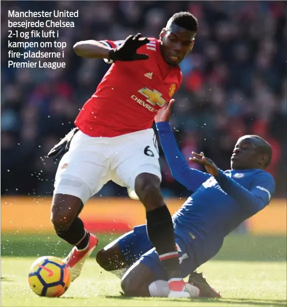  ?? FOTO: RITZAU SCANPIX ?? Chelseas Kante stopper Paul Pogba, men de blå måtte rejse til London uden point. Hvem ellers? Harry Kane viste igen sin målfarligh­ed og reddede Tottenham tre point.