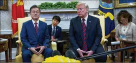  ?? DOUG MILLS / THE NEW YORK TIMES ?? President Donald Trump and South Korean President Moon Jae-in meet at the White House last week. Moon’s surprise meeting with North Korea’s Kim Jong Un on Saturday rekindled hopes for a summit between Trump and Kim.