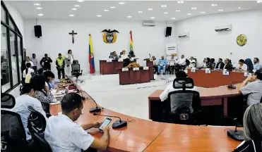 ?? LUIS FELIPE DE LA HOZ ?? Miembros de la Comisión de Derechos Humanos sesionando en el recinto del Concejo de Barranquil­la.
