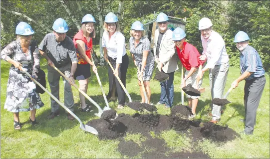  ?? GORDON LAMBIE ?? Lise Bourgault of the Sherbrooke Chamber of Commerce, Lennoxvill­e Borough Councillor­s Bertrand Collins and Jennifer Garfat, Cindy Raymond of longtime partner Cabico, Veteran volunteer Diane Desrosiers, Habitat for Humanity Quebec President Jean-maurice Forget, Alain Larochelle from Habitat for Humanity Quebec's Board of Directors, Sherbrooke Mayor Steve Lussier, and Lennoxvill­e Borough President Claude Charron.