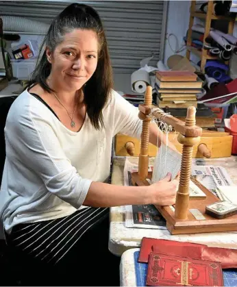  ?? PHOTO: BEV LACEY ?? TRADITON ALIVE: Karen McGuire is learning how to be a bookbinder to keep the old tradition alive.