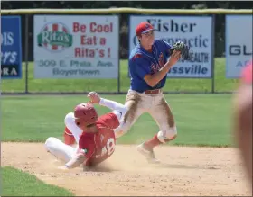  ?? AUSTIN HERTZOG - MEDIANEWS GROUP ?? Boyertown shortstop Chris Davis gets the force out at second and looks to turn a double play against Souderton during the Pa. Region 2 tournament at Boyertown on July 21.