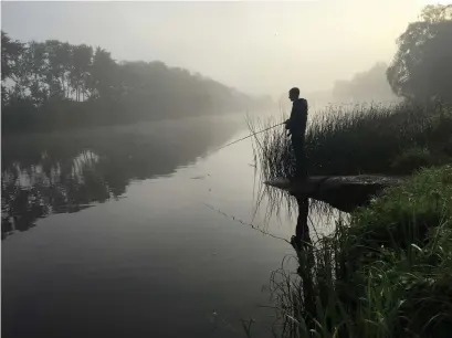  ?? Bild: Emelie Nilsson ?? Emelie Nilsson från Skottorp tog den vinnande bilden från ett stämningsf­ullt fiskafänge vid Lagan.