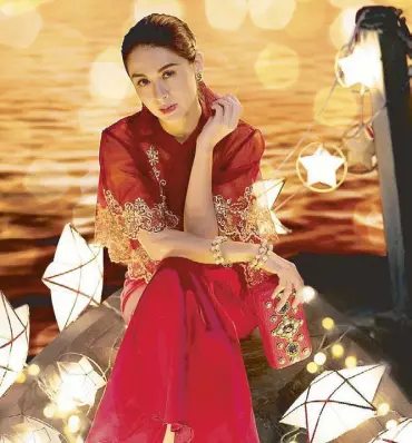  ??  ?? Marian Rivera in an embroidere­d red organza bolero paired with a silk skirt and pearl bracelets all from Kultura