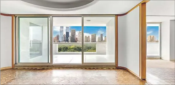  ??  ?? THE FOUR- BEDROOM unit, which spans the 15th f loor of 812 Fifth Ave., is listed at a time when New York luxury sales are slow.