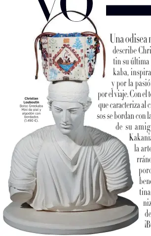  ?? ?? Christian Louboutin Bolso Greekaba Mini de piel y algodón con bordados (1.490 €).