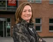  ?? FOTO WAS ?? Districtsb­urgemeest er Evi Van der Planken (N-VA) roept haar partij uit tot winnaar in Berchem. Groen/ sp.a betwist die visie.