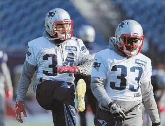  ?? STaFF PhOTO By JOhn WILCOX ?? BACK IN ACTION: Rex Burkhead (34), who missed the last two games, stretches out at practice yesterday alongside Patriots teammate Dion Lewis.