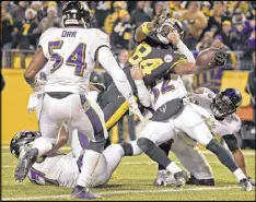  ?? FRED VUICH / ASSOCIATED PRESS ?? Pittsburgh receiver Antonio Brown reaches to extend the ball across the goal line for the winning points after catching a short pass.