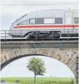  ?? FOTO: WOITAS/DPA ?? Die Deutsche Bahn setzt mehr Sprinter-ICE auf das Gleis.