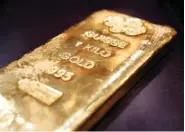  ??  ?? One kilo gold bar is displayed in shop in Dubai’s gold souk.
REUTERS