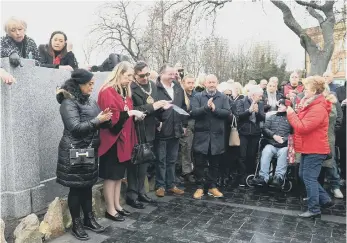  ??  ?? Unveiling new stones on the Veterans’ Walk in December 2019.