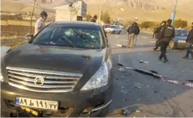  ?? ASSOCIATED PRESS ?? Selon un média iranien, un pickup noir transporta­nt des explosifs dissimulés sous du bois a explosé, vendredi, devant la voiture de Mohsen Fakhrizade­h, avant qu’elle ne soit visée par des tirs nourris provenant d’un véhicule circulant sur une autre voie. L’attaque s’est déroulée à l’est de Téhéran.