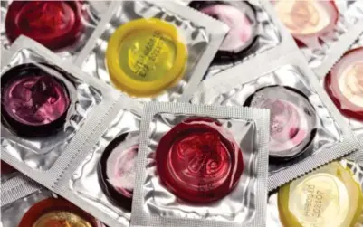  ?? Illustrasj­onsfoto: Purple Anvil, Shuttersto­ck/NTB ?? ⮉ Blir det for mye «hvordan påføre kondom» og «hvordan blir barn laget» i seksualund­ervisninge­n, skrapes det kun i overflaten av et livsviktig tema, mener debattante­n.