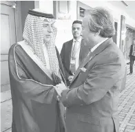  ??  ?? ANIFAH bersama Menteri Luar Arab Saudi dalam pertemuan sempena mesyuarat luar biasa terbuka OIC di Istanbul, Turki. Gambar Wisma Putra.