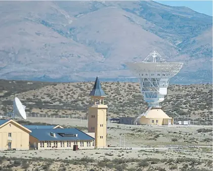  ?? ?? Antenas para el espacio profundo. Están en la estación de Neuquén y sirven para guiar a sus satélites.