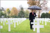  ??  ?? Paying tribute at the American cemetery in Suresnes