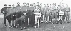  ?? FOTOS: U19 CHAMPIONS TROPHY ?? Der Pokal blieb zunächst in der Landeshaup­tstadt: Das erste Turnier des BV 04 gewann 1963 Turu.