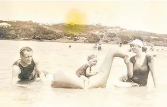  ??  ?? BEACH OUTING: Reader Carol Furlonger shared this photograph of her grandparen­ts and father at the old lagoon on the Kowie in about 1926