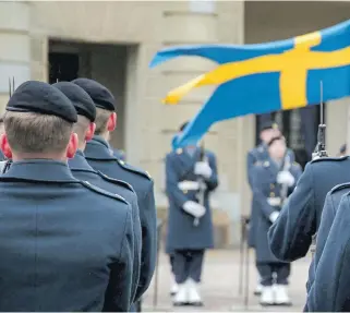  ?? [Reuters/Tom Little] ?? Die schwedisch­e Flagge wird bald auch vor dem Nato-Hauptquart­ier aufgezogen.