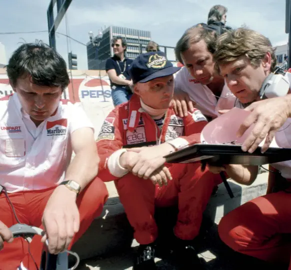  ??  ?? (Left to right) Barnard, Lauda, Dennis and Tyler Alexander, before Lauda’s victory, on his third outing with Mclaren, at Long Beach in ‘82