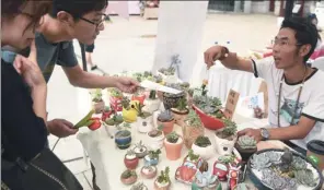  ?? LIN HONG / XINHUA ?? A seller displays his potted plants at a stall during a creative fair in Changchun, Jilin province.