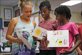  ?? Katharine Lotze/The Signal ?? Jaime Santiago, left, Isi Eichie, center, and Parys Taylor look at each other’s cards that they made for those effected by Hurricane Harvey during an afterschoo­l program at Rio Vista Elementary on Friday.