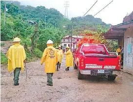  ?? ESPECIAL ?? Evacuaron en Campo Acosta y José María Morelos, en Tomatlán