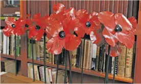  ?? Putnam crafted a display of red poppies (metal, of course) as a tribute to his five relatives who served in the Great War. ??