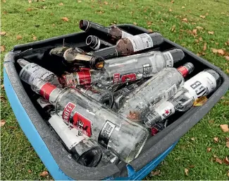  ?? HAMISH MCNEILLY/STUFF ?? A recycling bin full of RTDs outside a Dunedin Airbnb property where more than 100 youngsters partied hard.