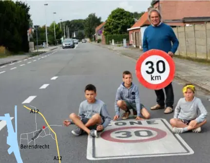  ?? FOTO ERIK VANDEWALLE ?? “Jong en oud vragen maatregele­n om de snelheid in de Bosstraat te beperken”, aldus buurtbewon­er Marc Maes.