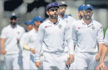  ?? AFP ?? ■
Virat Kohli (left) and Jasprit Bumrah haven’t had a great tour of New Zealand so far.