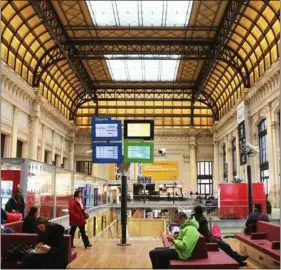  ??  ?? Le hall 1 de la gare Saint-Jean de Bordeaux a été entièremen­t réaménagé.