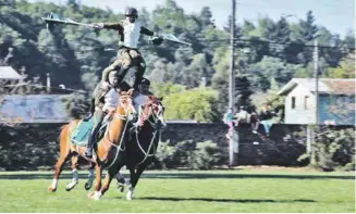  ??  ?? EL ESPECTÁCUL­O se realizó en el estadio fiscal de la comuna del Bureo.