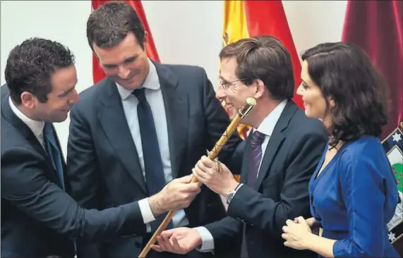  ?? / ÓSCAR DEL POZO (AFP) ?? De izquierda a derecha, Teodoro García Egea, Pablo Casado, José Luis Martínez-Almeida e Isabel Díaz Ayuso, ayer en Madrid.