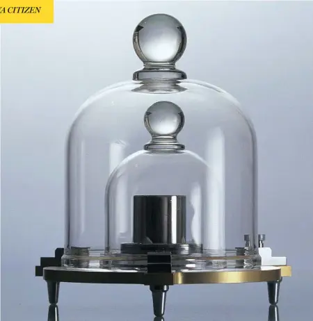  ??  ?? The internatio­nal prototype kilogram is a cylinder of platinum and platinum-iridium alloy, which is kept at the Internatio­nal Bureau of Weights and Measures (BIPM) near Paris. The kilogram was our last physical measure based on an item that could be...