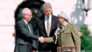  ??  ?? Yitzhak Rabin, Bill Clinton, Jassir Arafat: Die Hamas erkannte den Friedenssc­hluss von Oslo nicht an