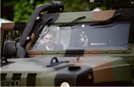  ?? Tercio Teixeira/Folhapress ?? Bolsonaro, em evento com militares, neste sábado, no Rio