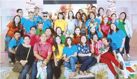  ??  ?? ABS-CBN Regional family led by lawyer Abigail Querubin-Aquino