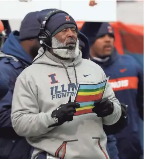  ?? BRUCE THORSON/USA TODAY SPORTS ?? Lovie Smith’s Illinois squads have gone 9-27 in his first three seasons. He previously coached the Bears and Bucs, going 89-87.