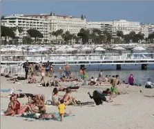  ?? (Photo d’illustrati­on Sébastien Botella) ?? Les températur­es de la semaine auront un air de vacances sur la Côte d’azur et inciteront la population à se rendre à la plage.