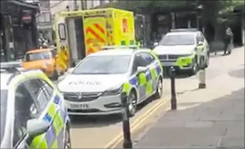  ?? Picture: Louis Reid ?? Police and ambulance crews in Palace Street following the attack