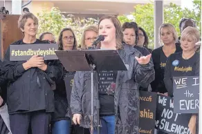  ?? SCOTT CLAUSE/THE DAILY ADVERTISER ?? Teacher Deyshia Hargrave speaks at a Thursday rally that protested her silencing and arrest during a school board meeting at which she questioned a raise for the superinten­dent.