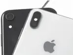  ?? Richard Drew
photos/AP ?? RIGHT:The iPhoneXR, left, which has a single lens,and the iPhone XS Max, which has two lenses, are shown Oct. 22 in New York.