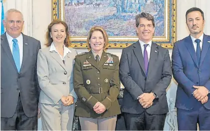  ?? ?? Generala cuatro estrellas. Richardson se reunió con el jefe de Gabinete y el ministro de Defensa, entre otros.