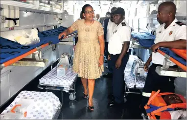  ?? PICTURE: NOKUTHULA MBATHA ?? DEPLOYING MORE RESOURCES: Gauteng Health MEC Qedani Mahlangu launched a new fleet of ambulances and emergency vehicles at the Stretford Clinic in Orange Farm yesterday.