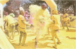  ?? News Agency (ANA) ITUMELENG ENGLISH/African ?? Participan­ts take part in the 5km Carnival Color Run in Roosevelt Park, Joburg. |